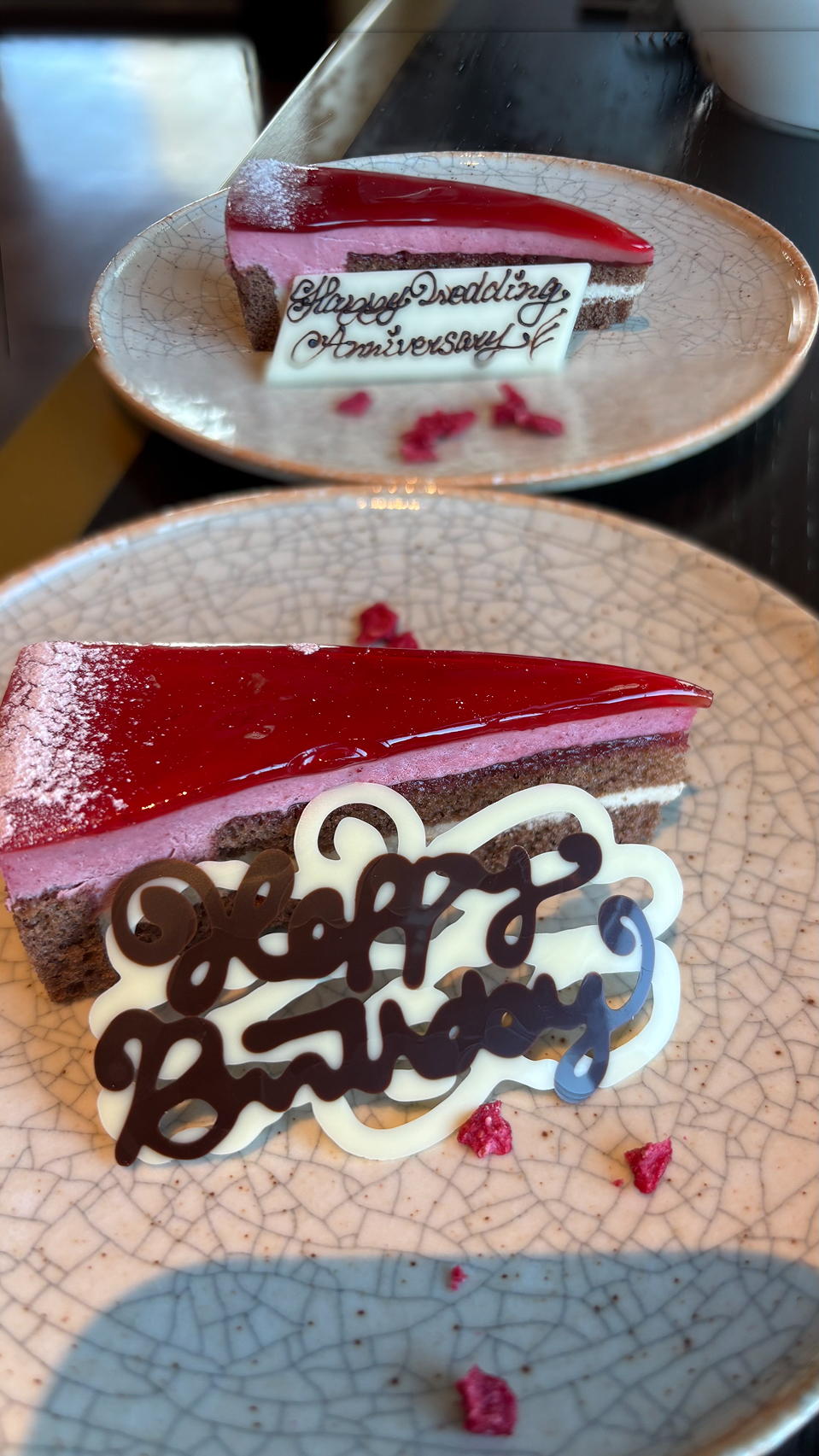 Happy BirthdayとHappy Wedding Anniversaryのチョコレートプレート