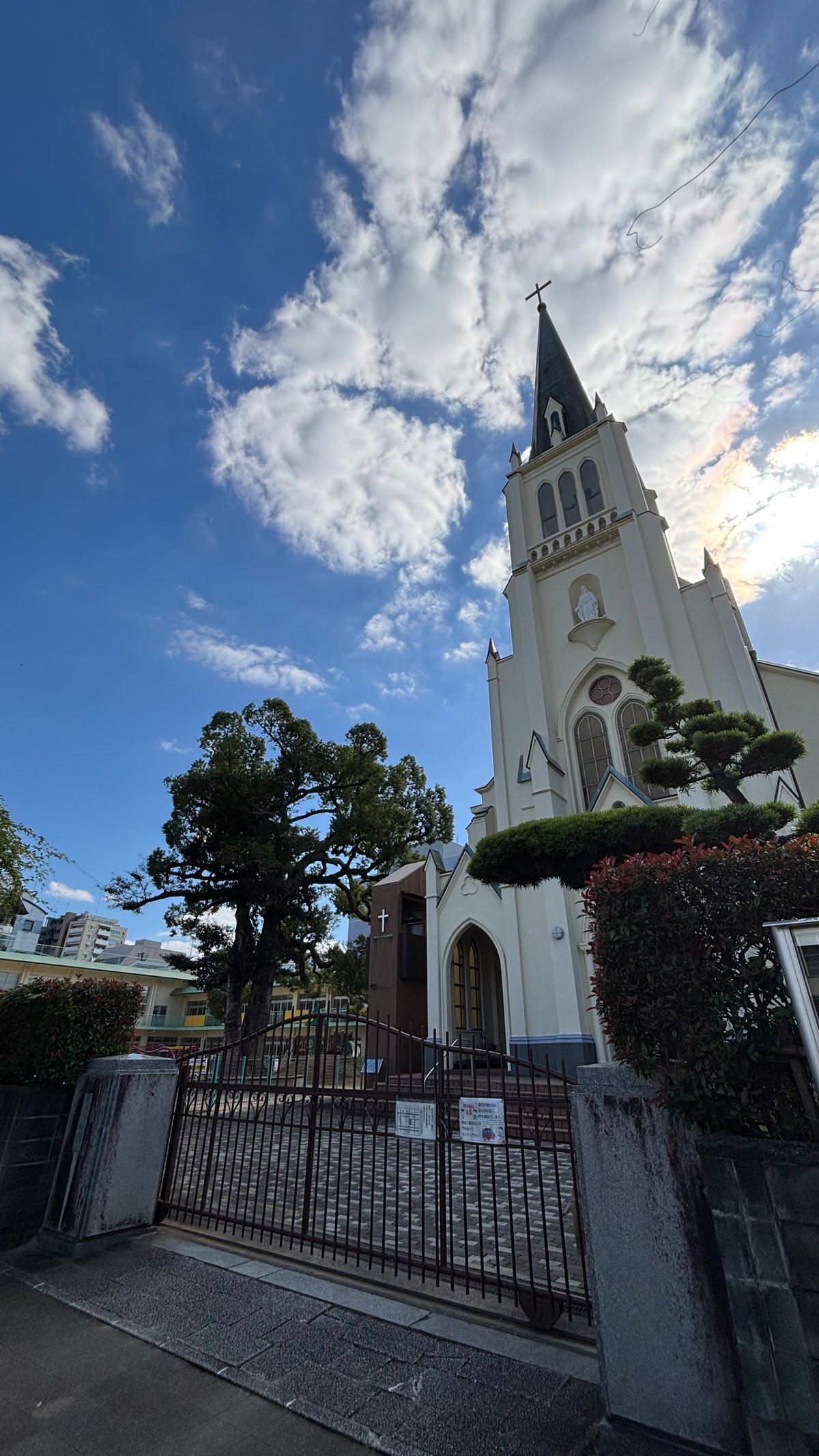 久留米にある、幼稚園に隣接するカトリック教会。イエス・キリスト役を務めた思い出の場所。