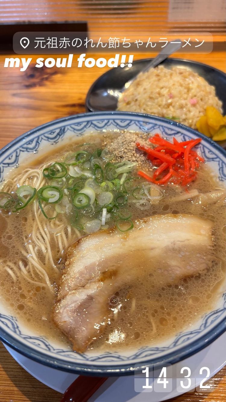 「元祖赤のれん 節ちゃんラーメン」のラーメンと半チャーハン